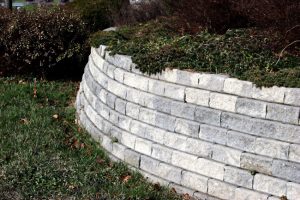 3 Benefits that Retaining Walls Add to Landscaping